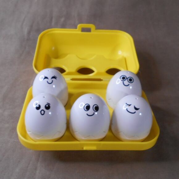 Kidoozie Peek N Peep Eggs in Carton Matching & Sorting Fun Missing 1 Egg - Picture 1 of 9